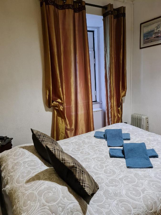 فندق Pensao Residencial Flor Dos Cavaleiros Lisboa المظهر الخارجي الصورة